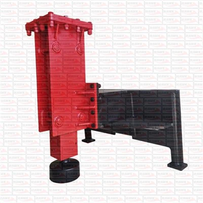 Ar sānu vadāmu uzkarināms hidrauliskais piedziņas āmurs